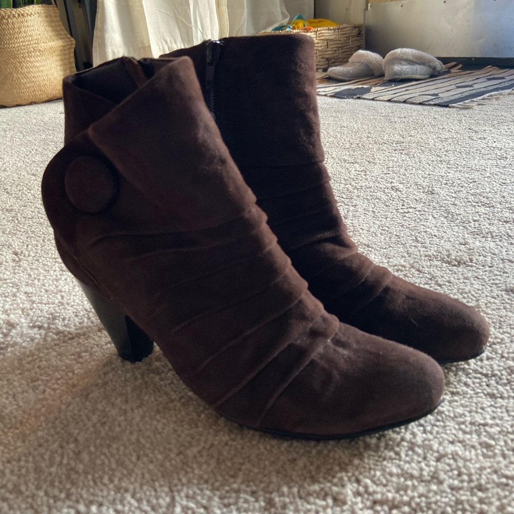 Vaneli brown boots size 8